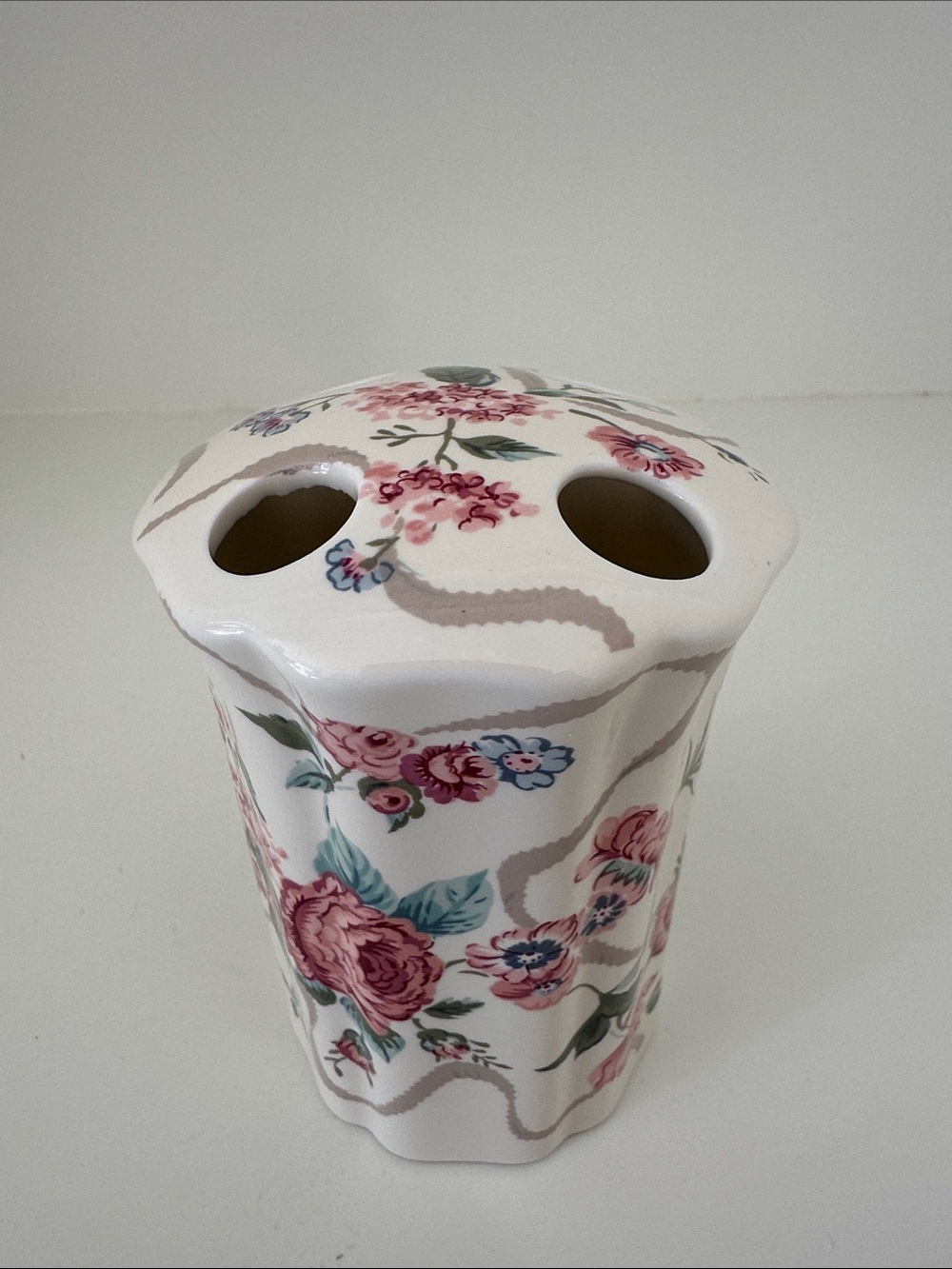 Ceramic Victorian Inspired Floral Toothbrush Holder